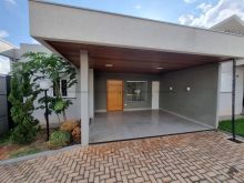 Casa em condomínio com suíte e área gourmet