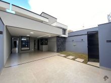 Casa com 3 dormitórios e piscina no Rita Vieira