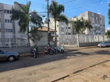 Apartamento térreo - condomínio R$ 200,00 - incluso água