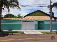 Piscina e rica em armários