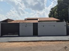 Belíssima casa no Jardim Ima com 3 dormitórios