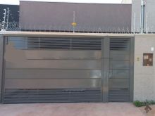 Casa térrea com área gourmet e quintal espaçoso