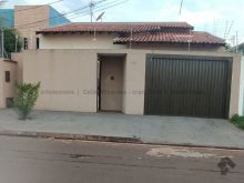 Casa com área gourmet e fogão a lenha