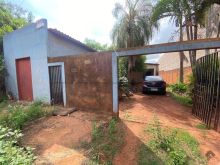Casa com salão em frente