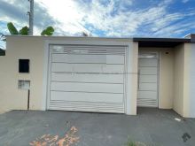 Casa nova com gourmet e sobra de terreno