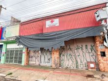 Barracão na avenida Costa e Silva