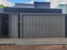 Linda casa no bairro Seminário na avenida