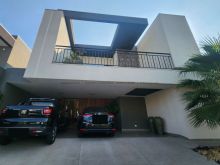 Sobrado espetacular com suíte embaixo