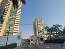 Em frente ao shopping Campo Grande