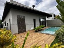 Casa rica em armários planejados no Alphaville III
