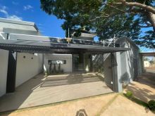 Linda casa com piscina