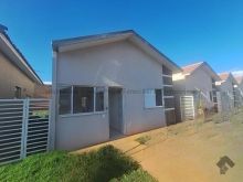 Casa em condomínio com sobra de terreno