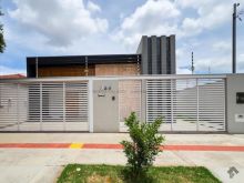 Casa térrea com 1 suíte e 2 quartos
