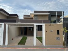 Linda casa térrea com 3 quartos e quintal