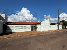 Esquina 1080 m² de terreno
