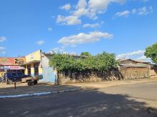 Imóvel comercial de esquina com casa