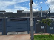 Casa impecável com móveis planejados e piscina