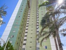 Localizado ao lado do shopping Campo Grande