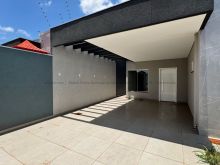 Casa nova com 3 suítes e piscina no bairro Rita Vieira