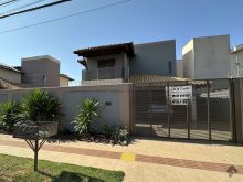 Sobrado completo em terreno de 303 m²