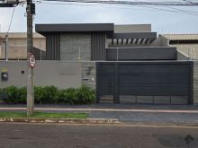 Casa 4 quartos - armários - fotovoltaica e piscina