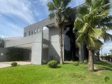 4 suítes sendo 1 no térreo