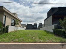 Terreno bem localizado todo murado
