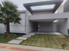 Linda casa com 3 suítes - armários - piscina