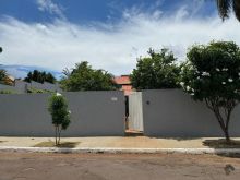 Casa bem localizada em terreno de 912 m²