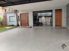 Casa com 3 suítes e escritório - semi mobiliada
