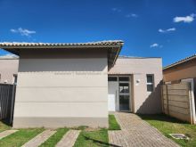 Casa térrea em condomínio novo