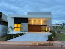 Casa térrea de esquina com excelente acabamento