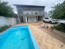 Sobrado em rua tranquila