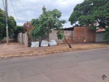 Terreno esquina todo murado