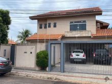 Sobrado em 2 terrenos