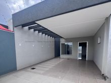 Sob esquina da avenida Rita Vieira de Andrade