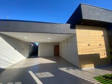 Casa com piscina e gourmet