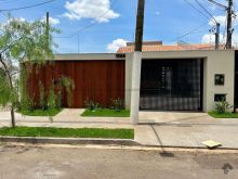 Charmosa residência em bairro tranquilo