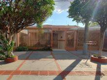 Casa ampla e construção sólida