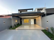 Belíssima casa com 03 suítes e piscina aquecida