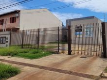 Moderna sala com wc privativo em centro comercial
