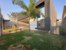 Casa com 3 quartos e piscina no Jd. Panama