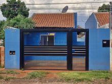 Casa confortável com excelente espaço nos fundos