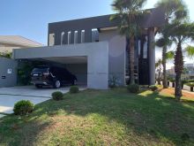 5 suítes com 706 m² de terreno