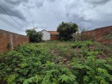 Terreno de esquina no asfalto