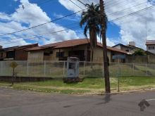 Casa com aptidão comercial de esquina