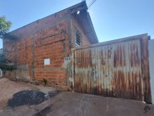 Casa com salão comercial