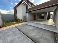 Linda casa - terreno amplo - piscina e espaço