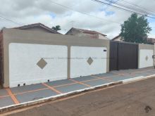 Casa 03 quartos no Jardim Leblon - amplo terreno