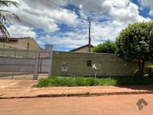 Imóvel de esquina - terreno enorme